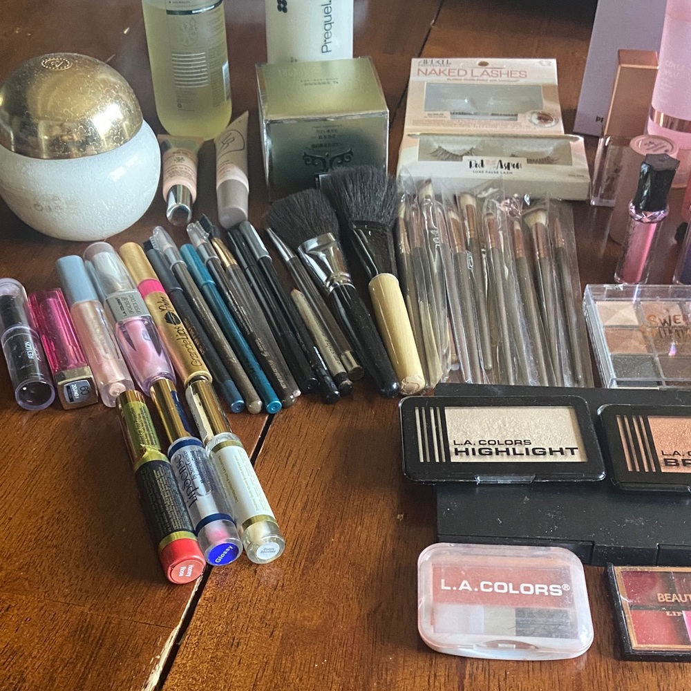 L.A. Colors Makeup Brush and Highlight Collection.
